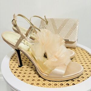 Jacqueline Ferrar Gardenia Satin Heels Sz 7.5M Champagne Rose